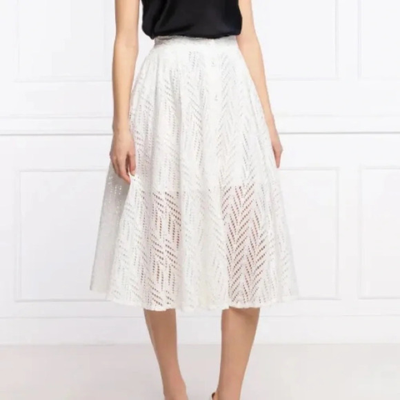 ❤️Host Picks❤️[XS]Guess NAJM Skirt with perforations - Picture 2 of 14